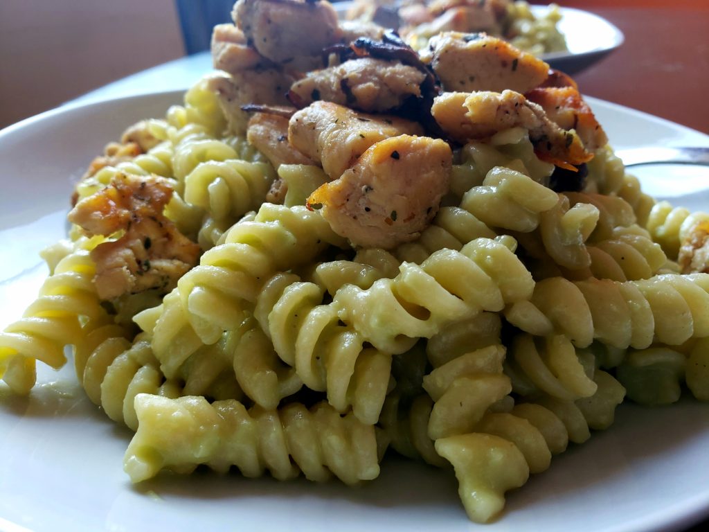 fideos en salsa de palta