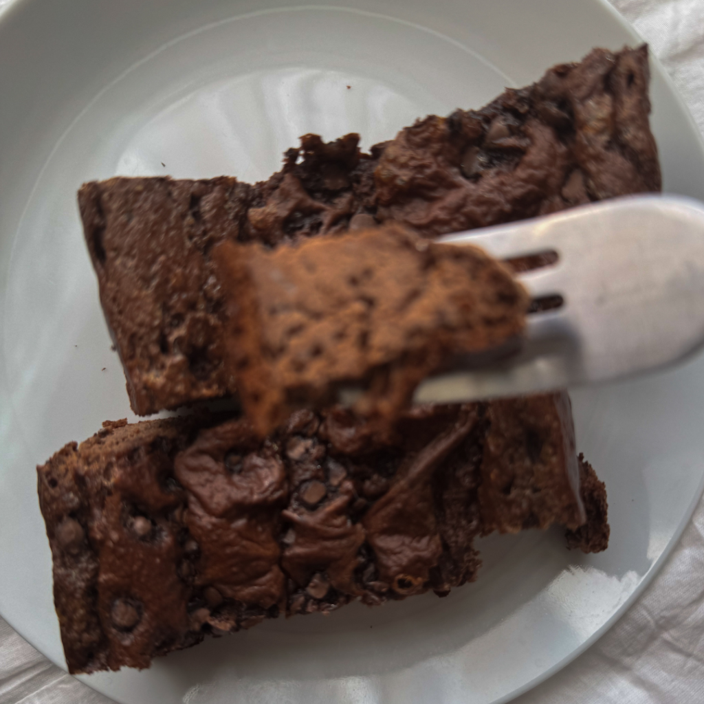 Pastel de chocolate y yogur griego saludable - dkarolina.com